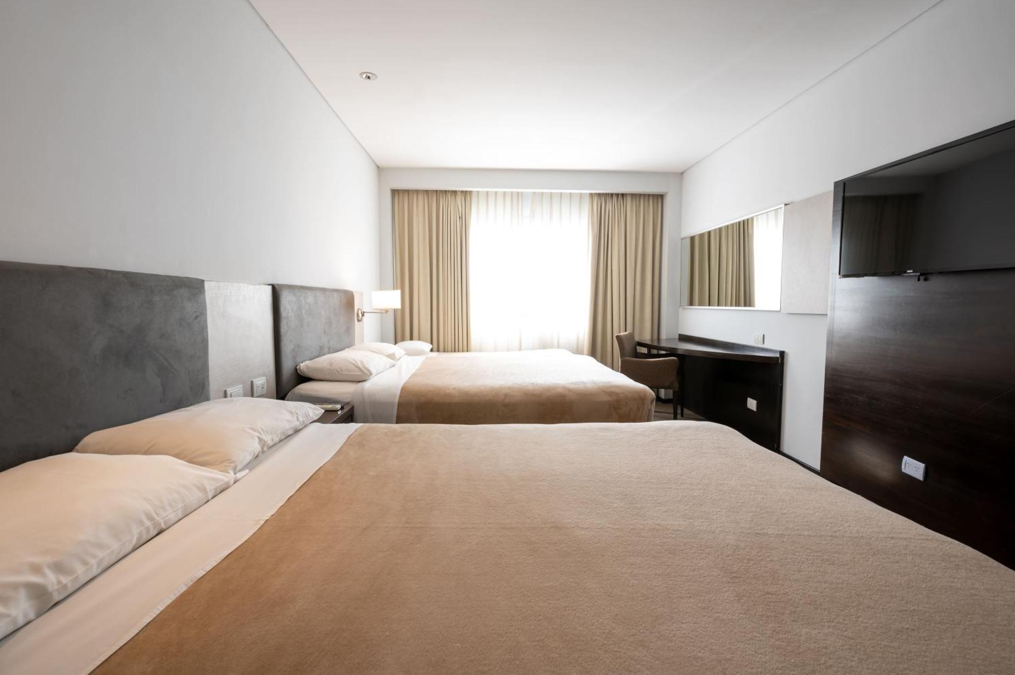 Howard Johnson Plaza Villa Carlos Paz Exterior photo